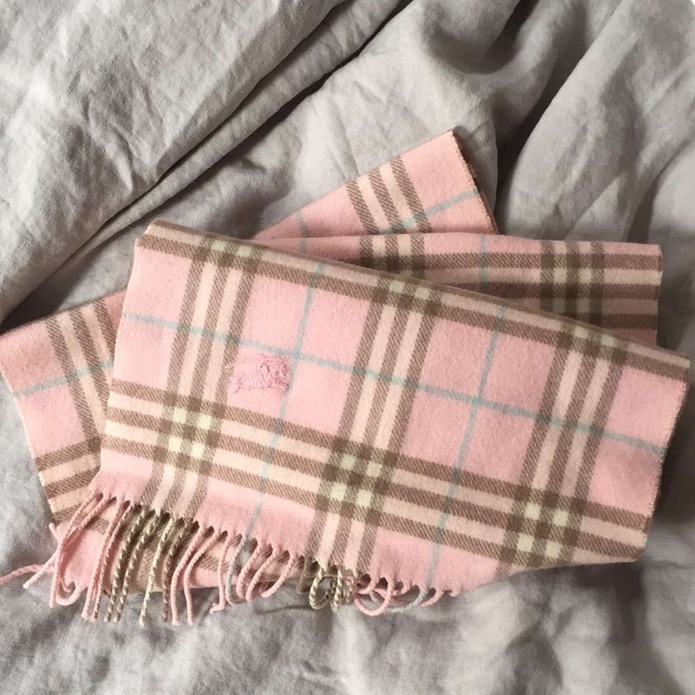 Burberry scarf. 100% lambswool.